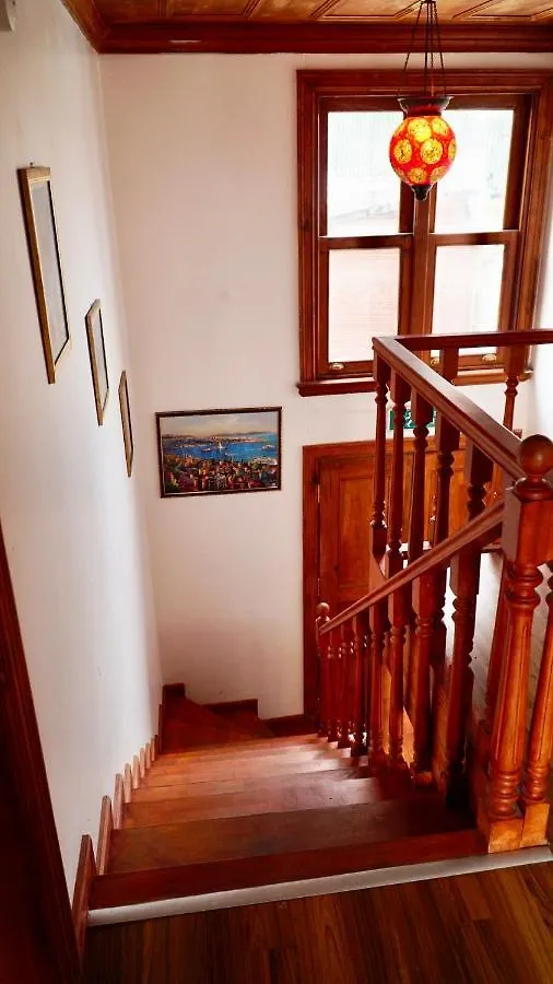 Qonaq Hotel & Suites Istanbul 3*,