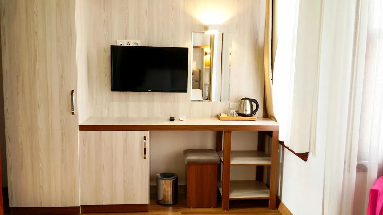 Qonaq Hotel & Suites Istanbul 3*,