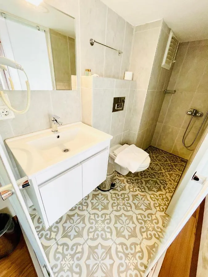 Qonaq Hotel & Suites Istanbul 3*,