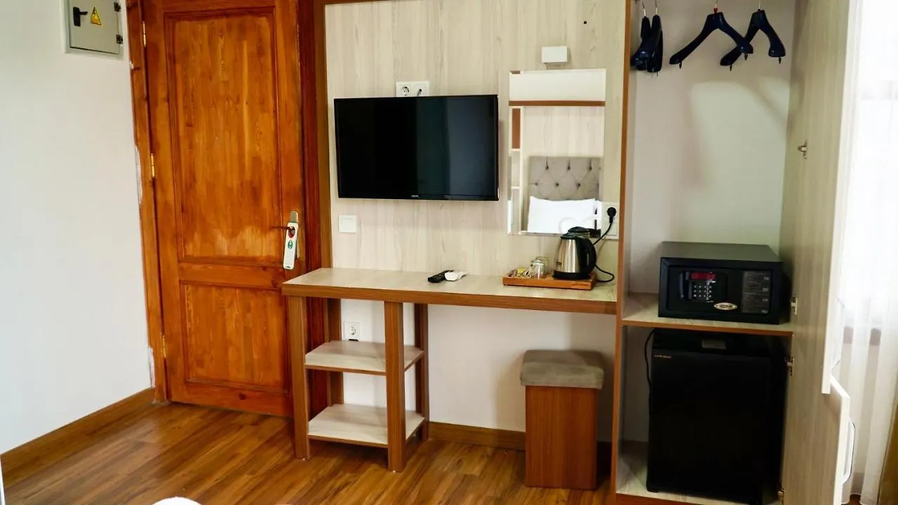 Qonaq Hotel & Suites Стамбул