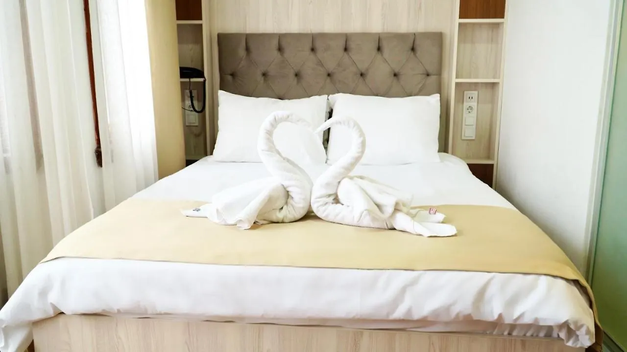 Qonaq Hotel & Suites Стамбул