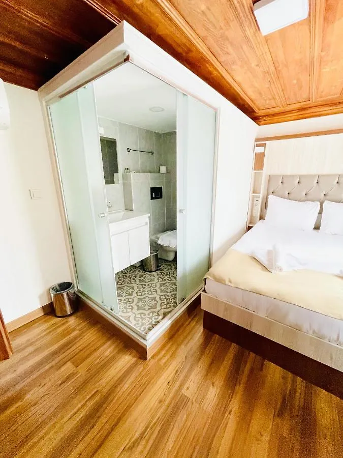 Qonaq Hotel & Suites Стамбул