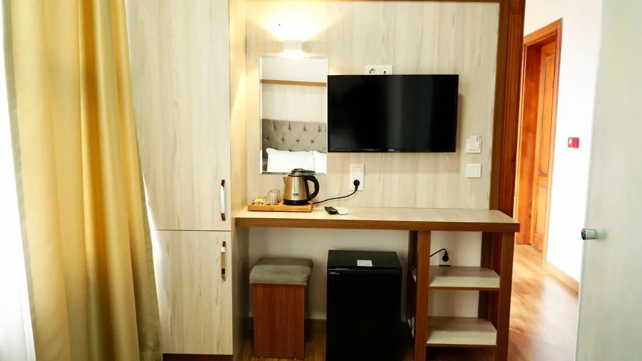 Qonaq Hotel & Suites Стамбул