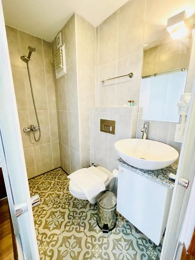 Qonaq Hotel & Suites Стамбул Турция